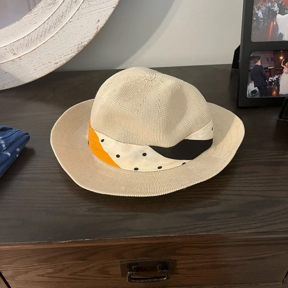 Duluth Trading Co Cream Straw Sun Hat with Black and Yellow Scarf Accent